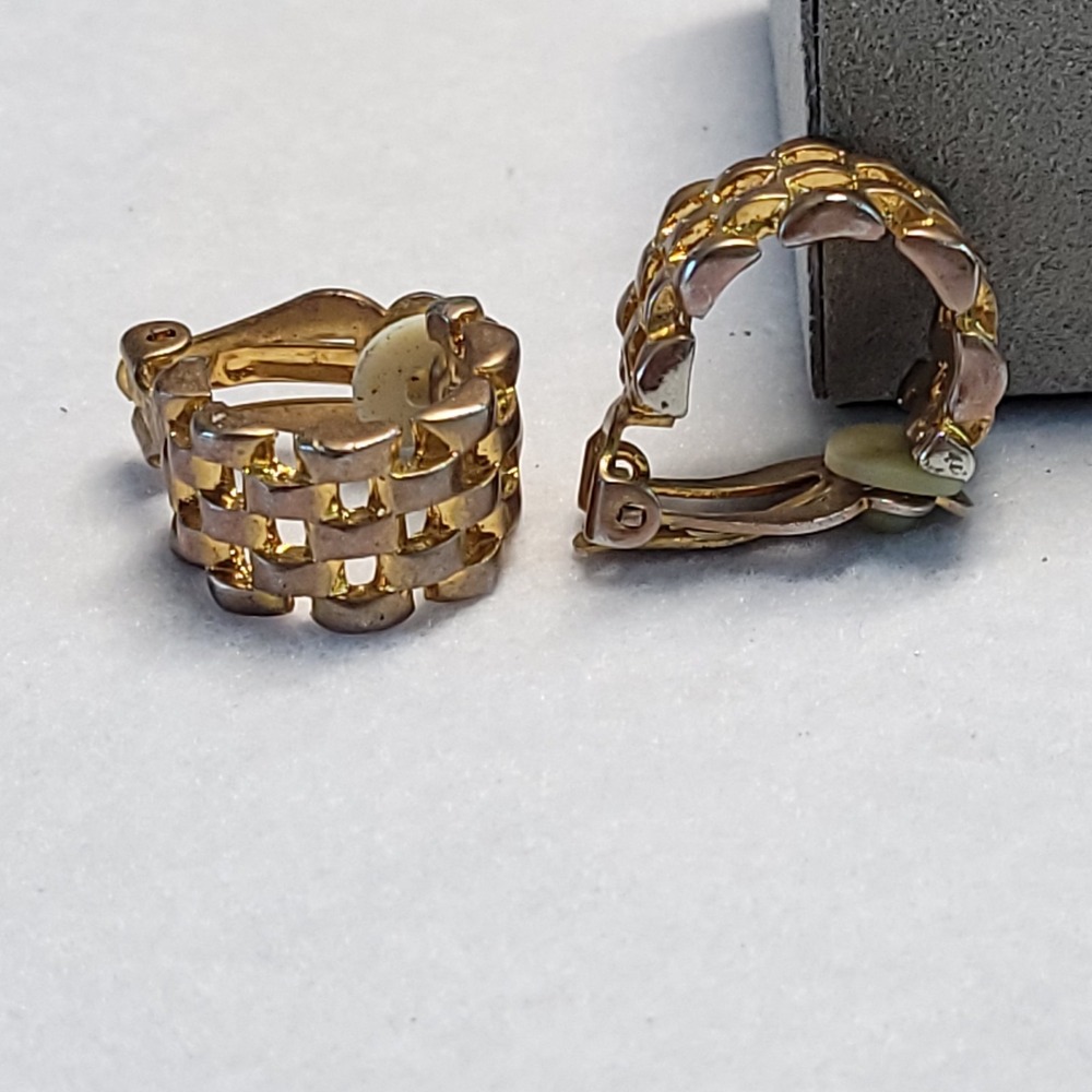 Vtg Gold Tone Basket Weave Half Hoop Clip On Earrings Woven Brick Link Chunky